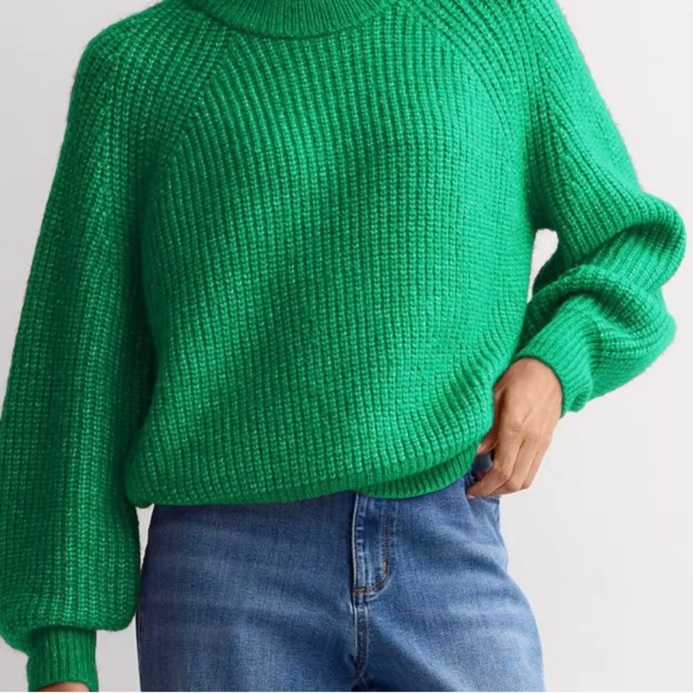 5.Liz Claiborne Vibrant Green Turtleneck Sweater